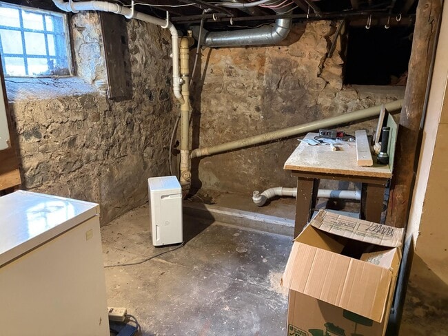 Building Photo - 433 McKinley St