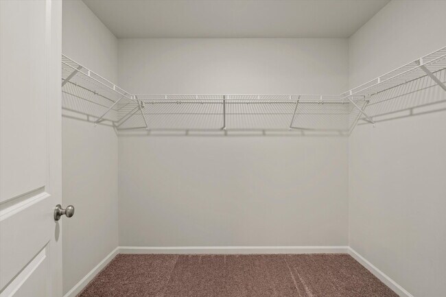 Building Photo - 4 Bedroom, 2.5 baths, with a 2 car garage located in Shell Point Farm.