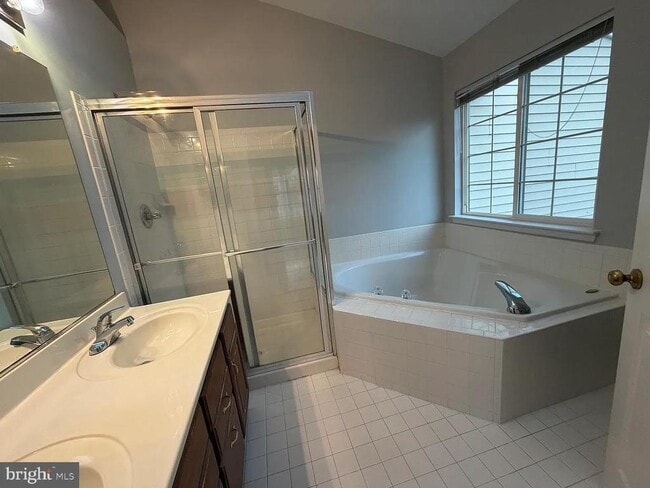 Building Photo - 6641 Creek Point Way