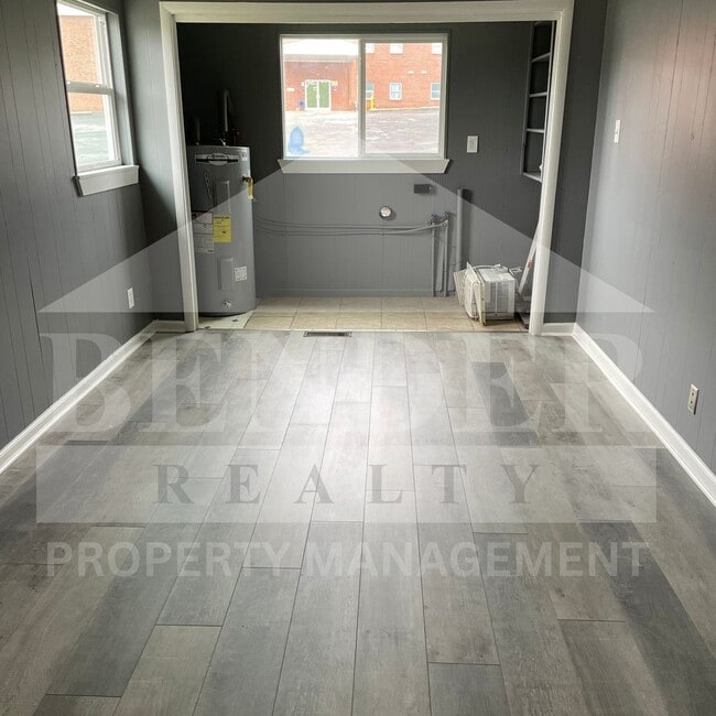 Building Photo - BRICK RANCH HOME IN THE CITY