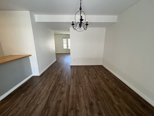 Building Photo - 7052 E Briarwood Dr