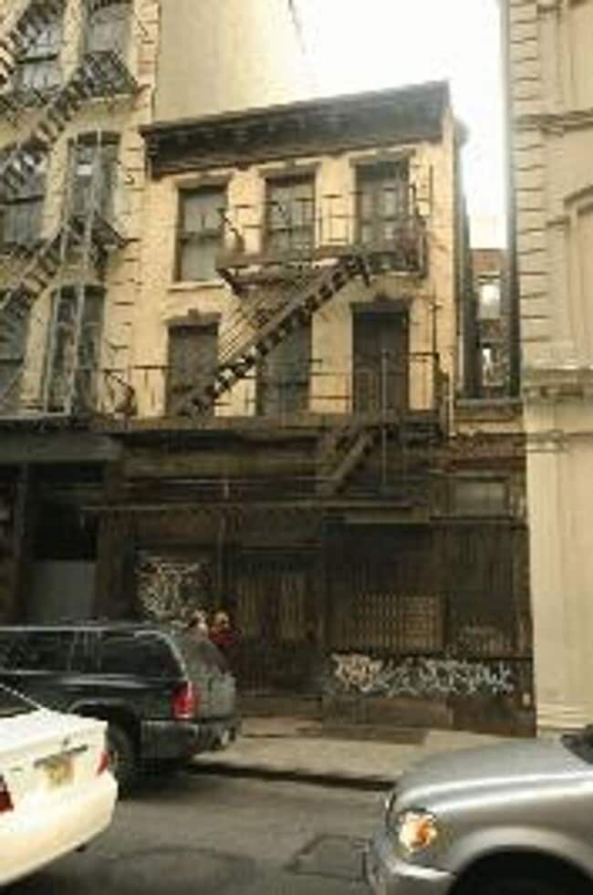 Building Photo - 35 Walker St