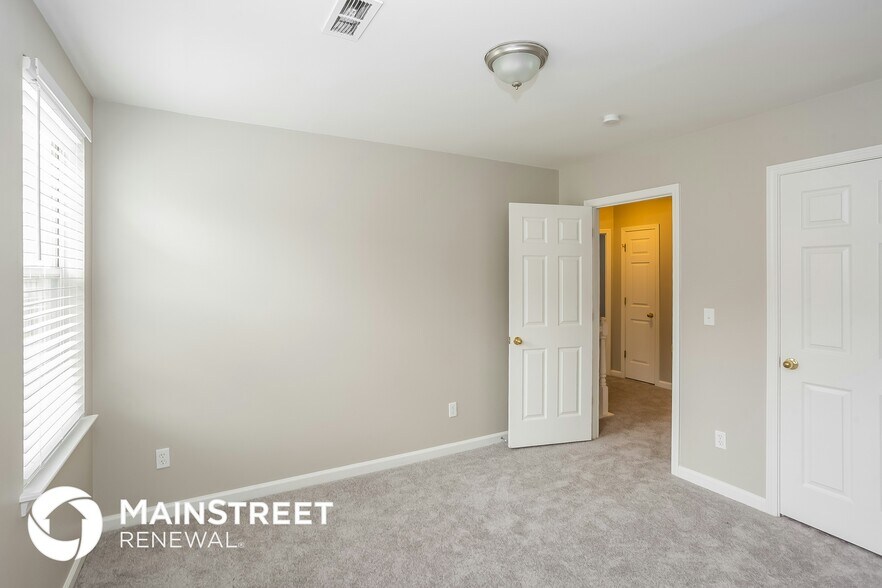 Building Photo - 3030 Edmonton Pl