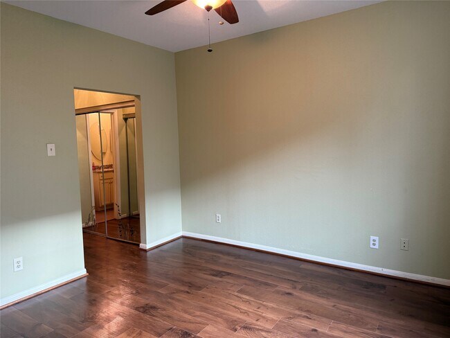 Building Photo - 2121 El Paseo St