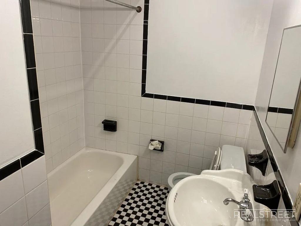 Building Photo - Stunning 2BR Apartment in Carroll Gardens