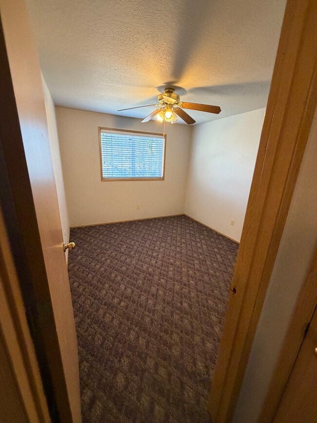 Building Photo - 810 SE 153rd Ave