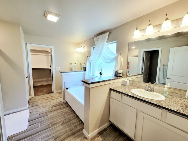 Building Photo - FULLY FURNISHED! Stunning 3/2/2