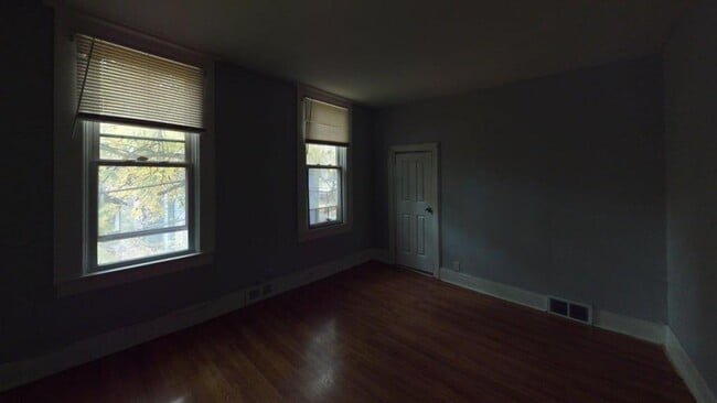 Building Photo - 10 Locust St