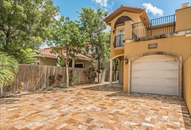 Building Photo - 3065 Allamanda St