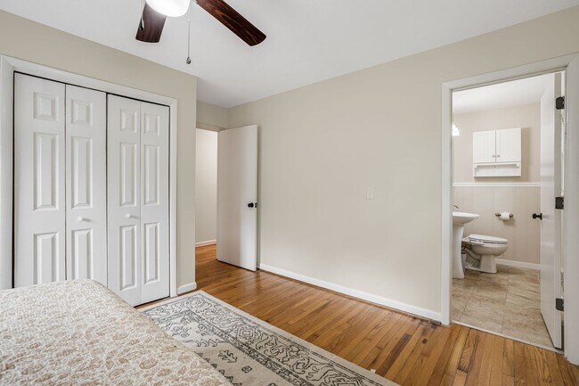 Building Photo - Royal Pines Gem with Private Fenced Yard