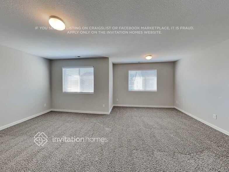 Building Photo - 4041 Creek Legend View