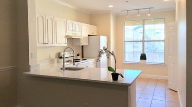 Building Photo - FOR RENT!!!  Beautiful Pool View Wood Floors Condo @ Park North Downtown Orlando!