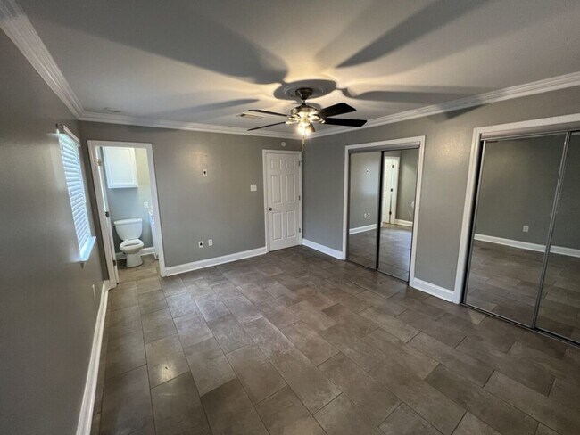 Building Photo - Charming 3 Bedroom Home in a Prime Zachary Location & School District!