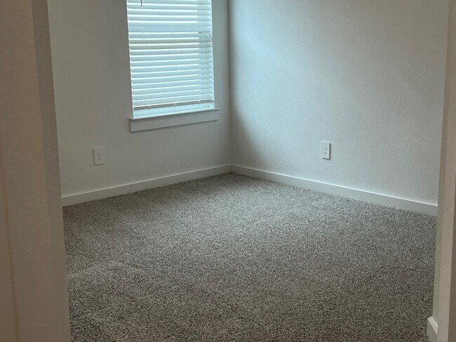 Building Photo - 1107 Fringed Bluestar Dr