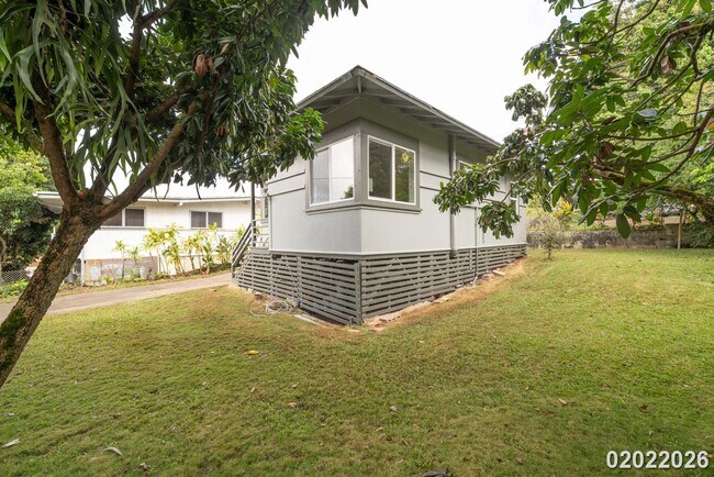 Building Photo - Fully Renovated 2BR/1BA/2 separate Carport Garage in Wahiawa Heights