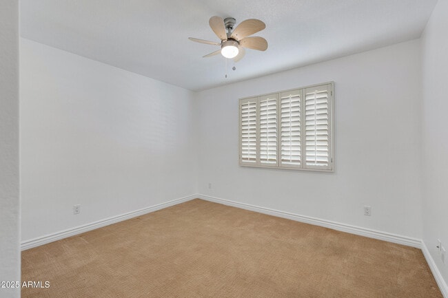 Building Photo - 5903 E Paradise Ln