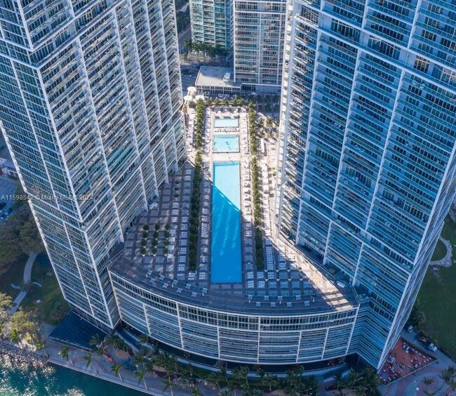 Building Photo - 495 Brickell Ave