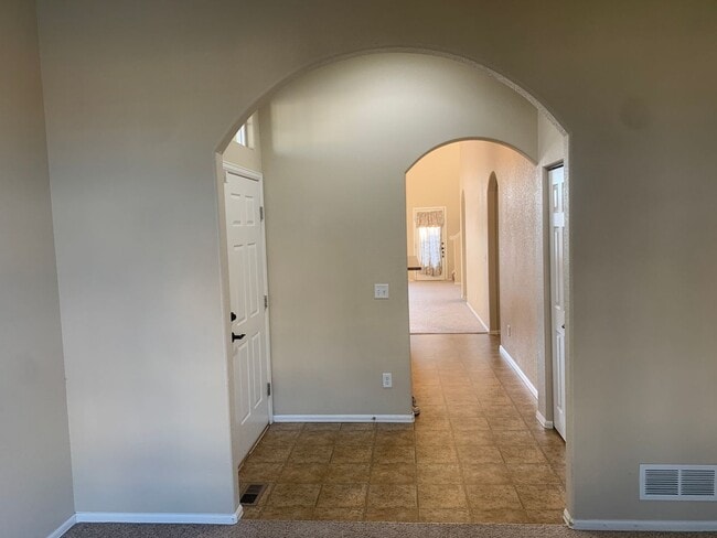 Building Photo - Gorgeous 7 Bed/3.5 Bath Home for Rent in C...