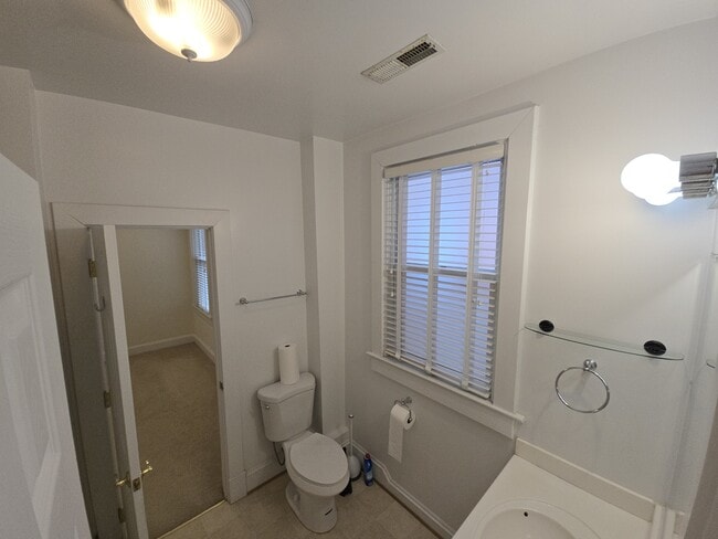 Building Photo - 621 W Princess Anne Rd