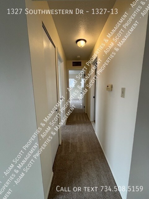 Building Photo - 1327 Southwestern Dr