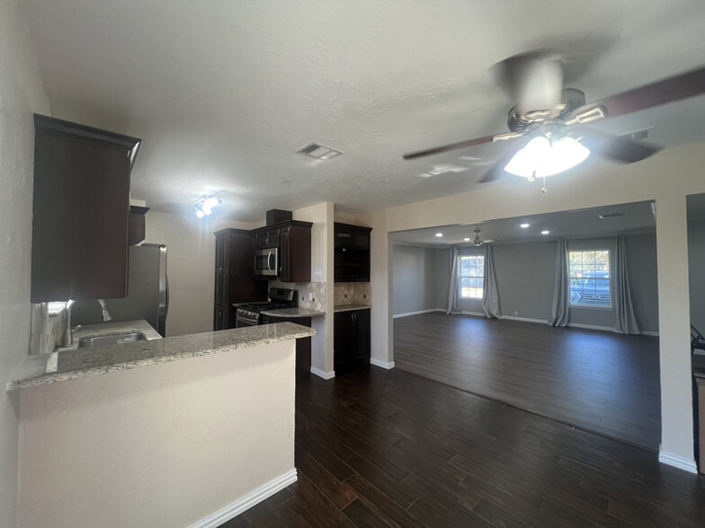 Building Photo - 4725 Darla Dr