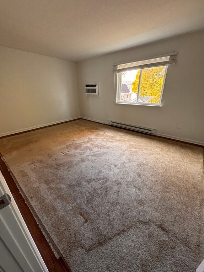 Building Photo - 18 Triangle St