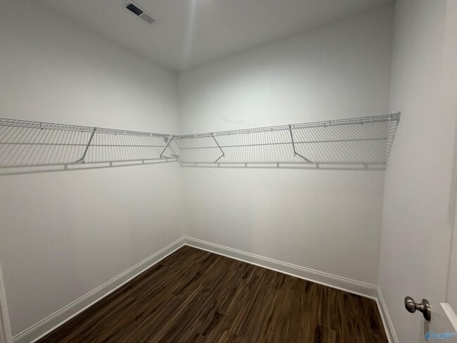 Building Photo - 3203 McClellan Wy SE