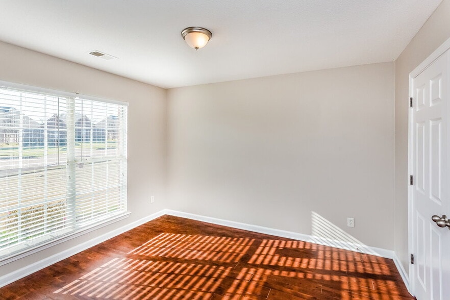 Building Photo - 6210 Braybourne Main