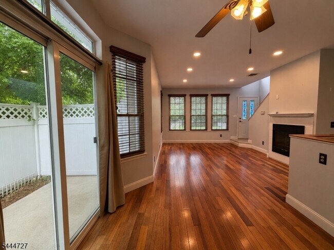 Building Photo - 1 Quail Brook Ct