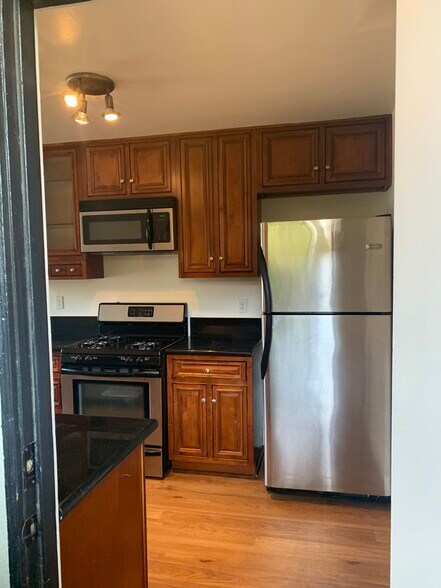 Kitchen - 7156 Lexington Ave