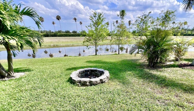 Building Photo - 2622 Country Golf Dr