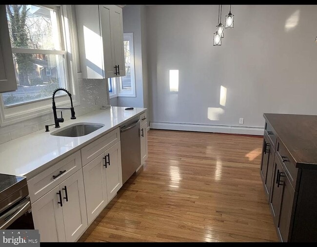 Building Photo - 67 Syringa St