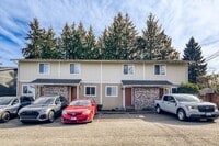 Building Photo - Updated and Well-Equipped 2 Bedroom 1.5 Bath Lynnwood Townhouse!