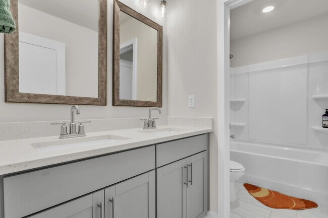 Building Photo - Elegant 5BR/4BA Home Minutes from the Swam...