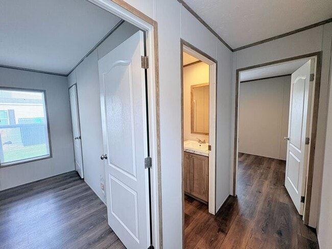 Building Photo - 10610 State Rte 762