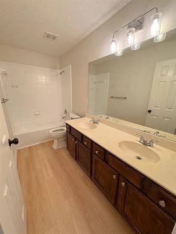 Building Photo - 7015 Hillwood Dr