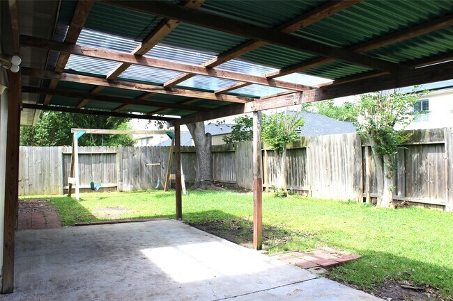 Building Photo - 16014 Clayton Green Dr