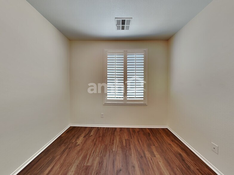 Building Photo - 6211 S Pearl Dr