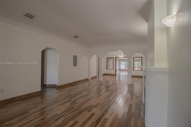 Building Photo - 3722 Royal Palm Ave