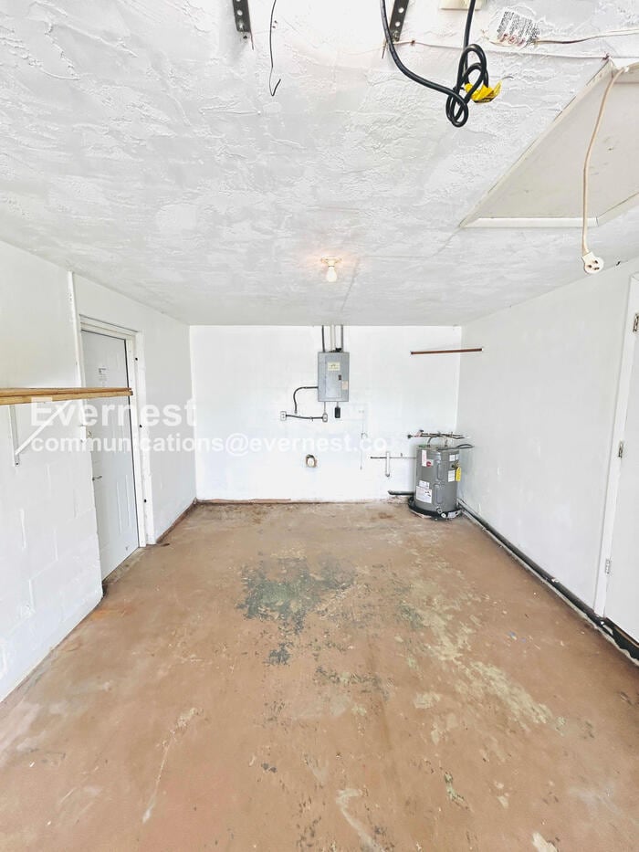 Building Photo - 3749 Beechwood Dr
