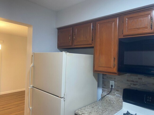 Building Photo - Charming 3BR Townhome in Plainsboro