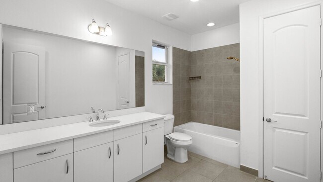 Building Photo - 6919 Pines Cir