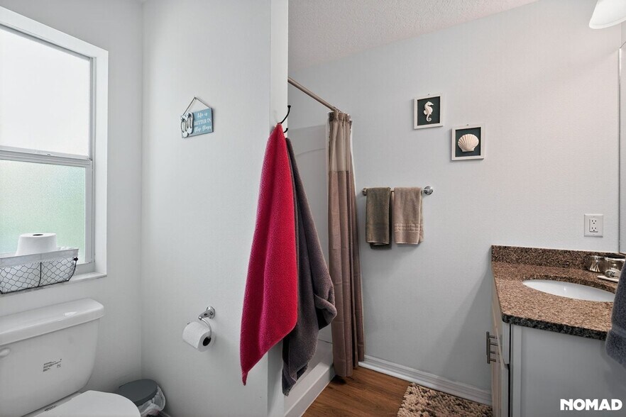 Building Photo - 2433 6th Ave Dr E