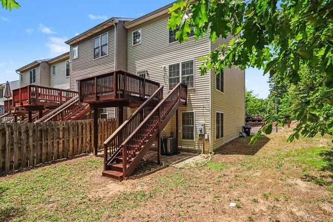 Building Photo - $2,295/Month | 3 Bed | 2.5 Bath | End-Unit Townhome in Belmont at Carmel Church | New HVAC | Wood...