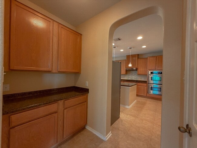 Building Photo - University Park - 5 bedrooms, 3-1/2 Baths