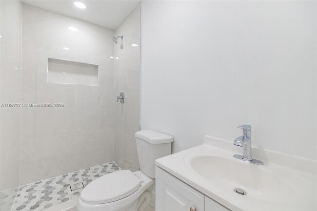 Building Photo - 8705 Tahiti Ln