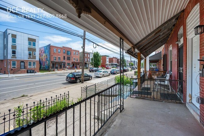 Building Photo - 948 Belmont Ave