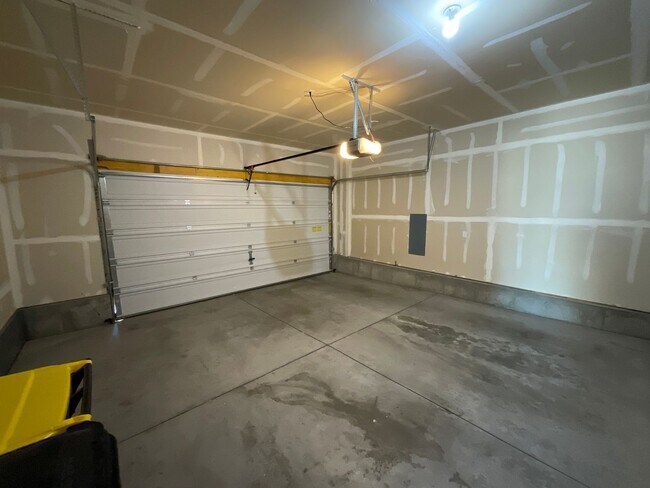 Building Photo - 3 Bedroom Home Available Near Marksheffel ...