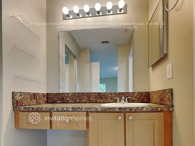 Building Photo - 7215 SW 42nd Ct