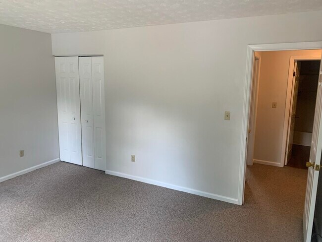 Building Photo - 1104 Collins Ln